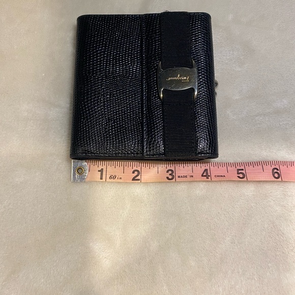 Salvatore Ferragamo Vintage Vara Bow Compact Wallet with Kiss Lock - Picture 16 of 16